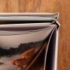 Álbumes de Fotoprix: Foto detalle sujetando un Fotolibro 21x27, para poder apreciar el tipo de tapa y su encuadernación y el grosor de sus páginas.