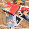 Imprimir copias Fotoprix, foto detalle de las fotos que guarda esta happy box. Conserva tus fotos especiales en esta cajita divertida, elige el modelo que más te guste. Ideal para regalar.