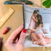 Regalos de Fotoprix, foto en uso de alfombrilla de ratón con foto. Producto ideal para regalar a quien tú quieras y así recordar siempre ese momento especial.