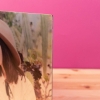 Fotodecoración Fotoprix, foto detalle del canto de un dibond personalizado. Dale un toque especial a esa pared de tu hogar con tu foto favorita, podrás revivirla cada día!