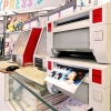 Imagen interior del equipamiento de impresión de la tienda Fotoprix en la avenida Meridiana de Barcelona.