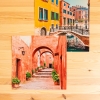 Productos Fotoprix, foto de copias tamaño 30x30. Productos de Fotoprix, copias. Foto de dos impresiones a tamaño 30x30 con diferentes acabados y colocadas en una mesita de madera.