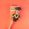 Regalos originales Fotoprix, dibuñeco personaje Graduación. Achuchable muñeco personalizado para hombre y mujer. Regalo original y divertido con una solo foto de cara. Un regalo personalizado exclusivo de Fotoprix. Nuevo modelo para graduados escolares, bachiller o universidad.
