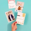 Recordatorios de Fotoprix, foto en uso del producto de imprenta personalizado con fotos. Es ideal para regalar a alguien esa foto de aquel día especial.
