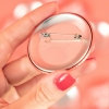 Regalos de Fotoprix, foto detalle de chapas personalizadas con foto. Decora tus complementos de una forma divertida y única, con tu foto favorita!