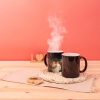Regalos de Fotoprix. ¡Prueba la taza mágica para desayuno! La taza comienza siendo negra cuando está fría y a medida que se calienta va apareciendo tu foto favorita.