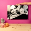 Fotodecoración de Fotoprix, foto en uso de panelprix personalizado. Utiliza tu foto más especial para decorar esa pared de tu salón tan apagada, te sacará una sonrisa.