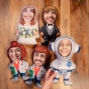 Achuchables muñeco personalizados para en diferentes modelos. Regalo original y divertido con una solo foto de cara.
Exclusivo personajes de Fotoprix: Novios, Profesores y Astronauta.
