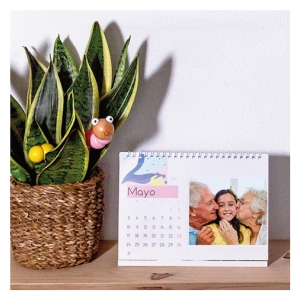 Calendarios personalizado de sobremesa de Fotoprix. Calendarios personalizado de sobremesa de Fotoprix. Elige esa foto que tanto te gusta de Instagram y enmárcala en un calendario de sobremesa, para que puedas revivirla cada mañana desde tu despacho.