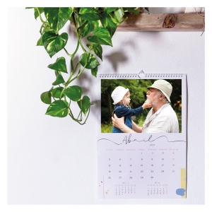 Calendarios personalizado de pared de Fotoprix. Elige esa foto tan especial de Instagram y enmárcala en un calendario de pared, para que puedas revivirla cada mañana.