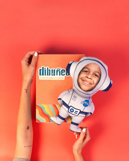 Dibuñeco personaje: muñeco personalizado divertido de tela. Modelo Astronauta.