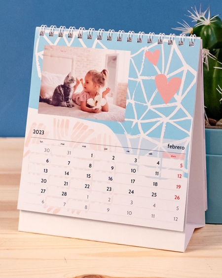 Calendarios de Fotoprix, modelo tipo Foam. Decora las paredes de tu piso con un calendario con tus fotos más especiales ¡Te alegrará cada mañana!