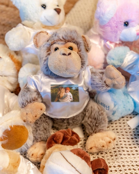Regalos de Fotoprix, foto detalle peluche personalizado con foto. Decora ese osito con una foto de lo más especial y haz que sonría cada vez que juegue con él.