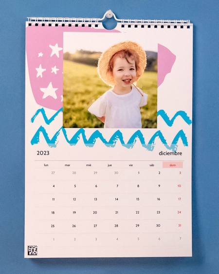 Calendarios de Fotoprix, modelo tipo Foam. Decora las paredes de tu piso con un calendario con tus fotos más especiales ¡Te alegrará cada mañana!