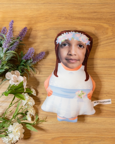 Dibuñeco personaje: muñeco personalizado divertido de tela. Modelo Comunión niña. Dibuñeco personaje: muñeco personalizado divertido de tela. Modelo Comunión niña.