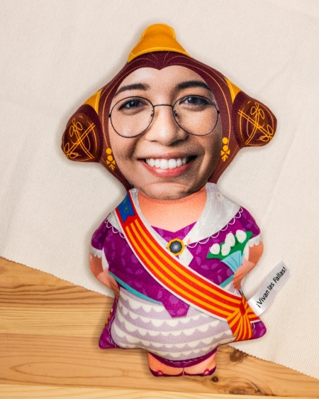 Dibuñeco personaje: muñeco personalizado divertido de tela. Modelo Fallera. Dibuñeco personaje: muñeco personalizado divertido de tela. Modelo Fallera.