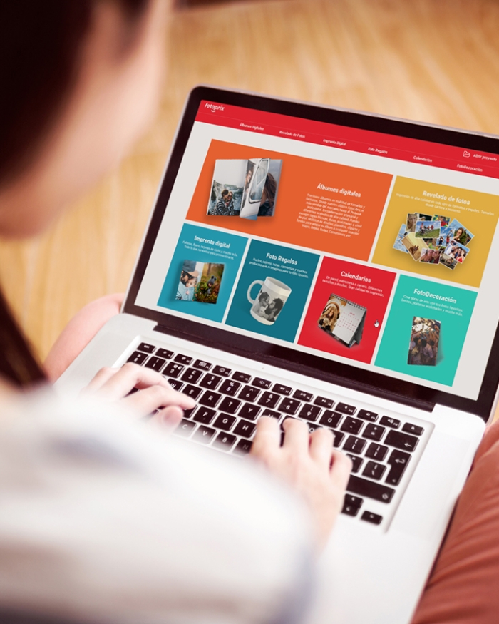 Empezando a usar el programa Fotolibro. Descarga el programa "Fotolibro" de Fotoprix. El mejor editor de álbumes digitales y calendarios.
La herramienta perfecta para aficionados para hacer diseños con el ordenador en Windows como un verdadero profesional.