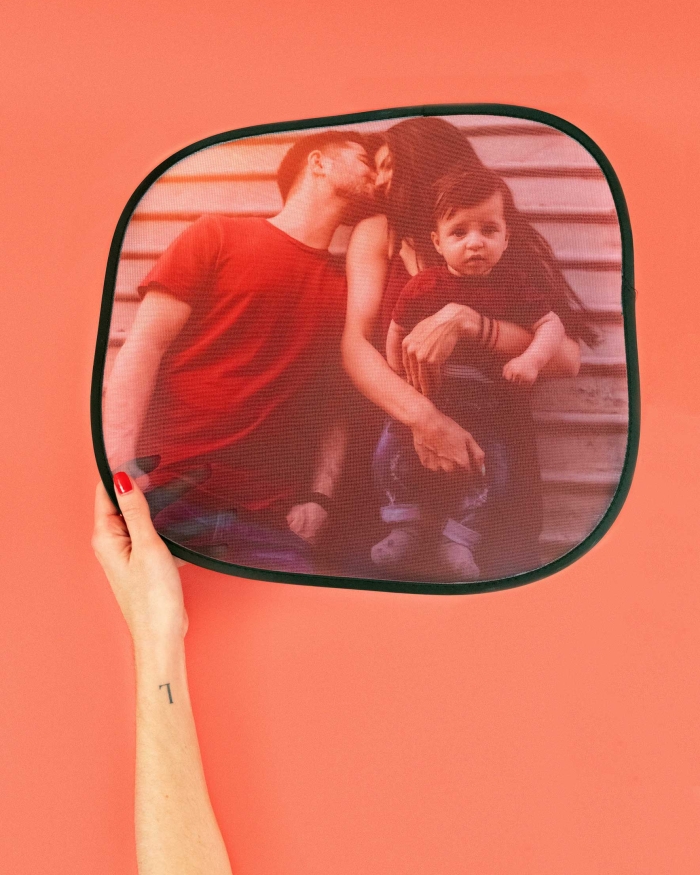 Regalos de Fotoprix, parasol personalizado con foto. Decora el cristal de tu coche con tu foto más especial, te sacará una sonrisa allá a donde vayas. Además, ¡serás la envidia de todos!