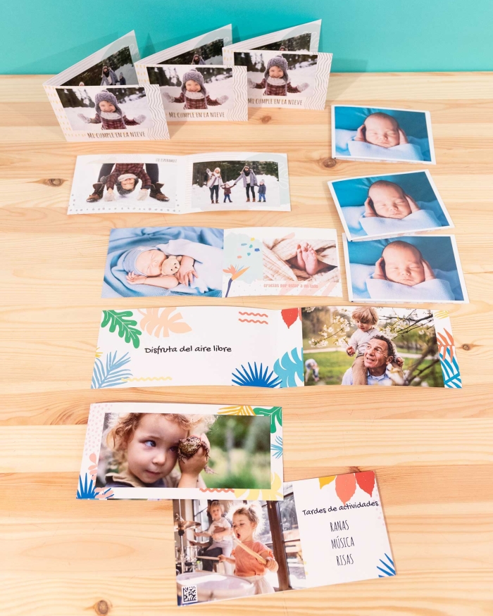 Invitaciones de Fotoprix, foto en uso del producto de imprenta personalizado con fotos. Es ideal para regalar a alguien esa foto de aquel día especial.