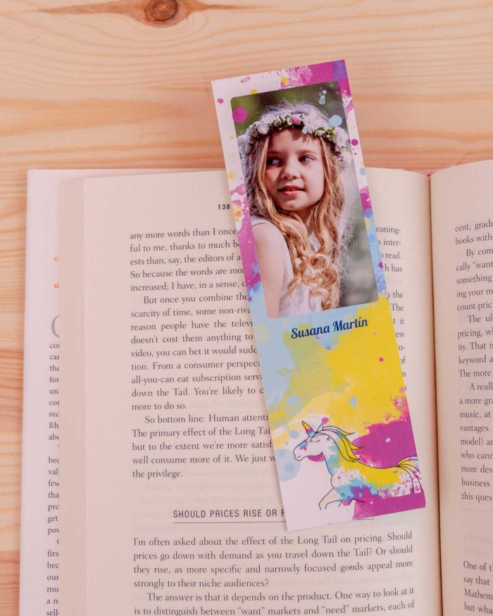 Crea tu marcapáginas personalizado con tu foto favorita con Fotoprix.
Es sencillo y económico y estos puntos de libro siempre útiles para amantes de la lectura son realmente preciosos.
