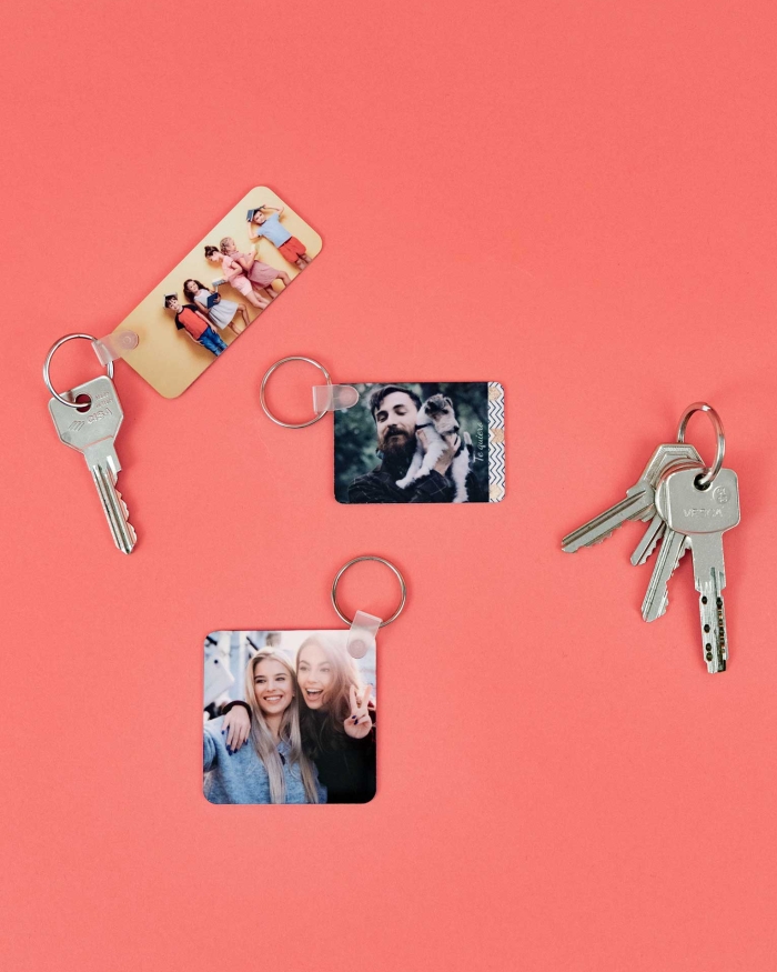 Regalos de Fotoprix, llaveros personalizados con foto. Lleva a todas partes contigo esa foto que tanto te gusta y alégrate cada día. Elige el tamaño que más te guste.
