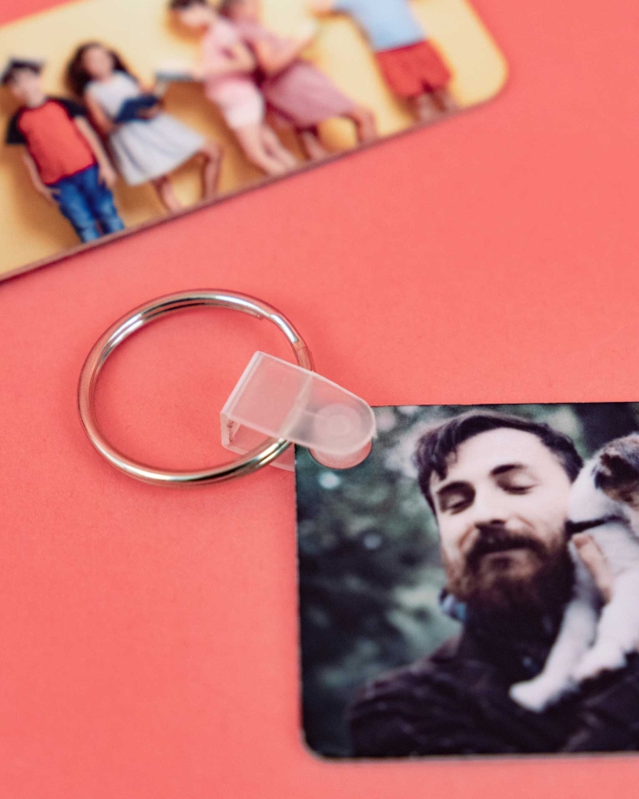 Regalos de Fotoprix, foto en uso llaveros personalizados con foto. Lleva a todas partes contigo esa foto que tanto te gusta y alégrate cada día.