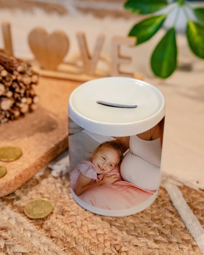 Regalos de Fotoprix, hucha personalizada con foto. Revive tu foto más especial cada vez que guardes monedas en tu hogar. Ideal para hacer un regalo original.