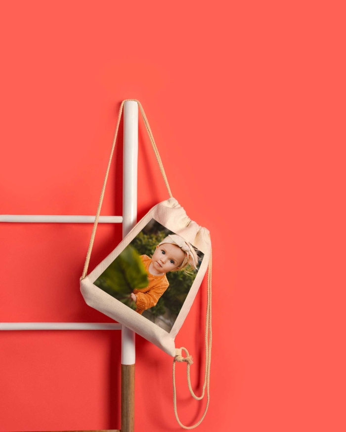 Regalos de Fotoprix, estupenda mochila de lino personalizada con foto. Presume de foto especial a cada sitio que vayas. También es un regalo perfecto.