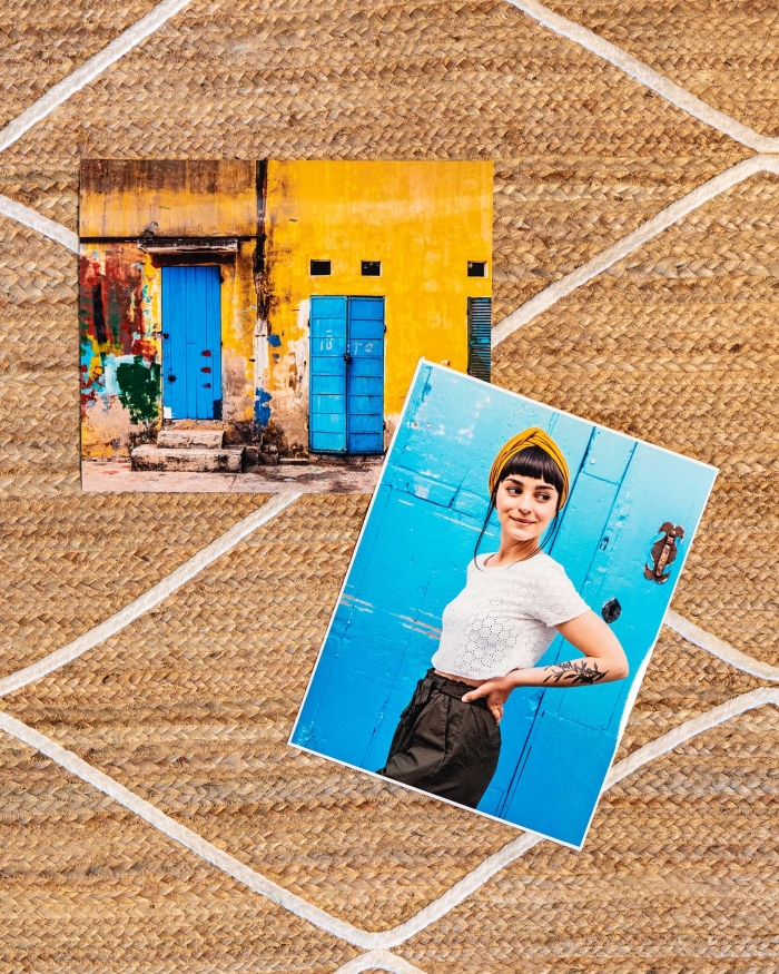 Imprimir copias Fotoprix, foto de un par de copias de tamaño 24x30 colocadas en una mesa. La mejor opción para recordar siempre esos momentos especiales.