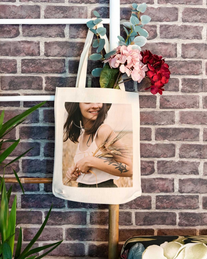 Regalos de Fotoprix, bolsa de lino para cualquier hogar. Imprime tu foto favorita a tamaño grande y enmárcala en un bolso personalizado con mucho estilo.