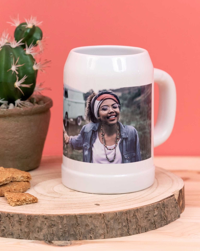 Regalos de Fotoprix, jarra de cerveza personalizada con fotos. Utiliza tu instante favorito para decorar tu jarra y saborear tus grandes momentos.
