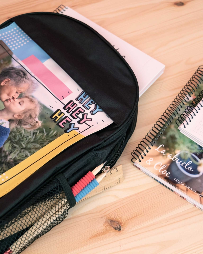Regalos de Fotoprix, foto detalle de mochila de tela personalizada. Lleva siempre contigo tu foto favorita a donde tú quieras. Además es un regalo de lo más emotivo.