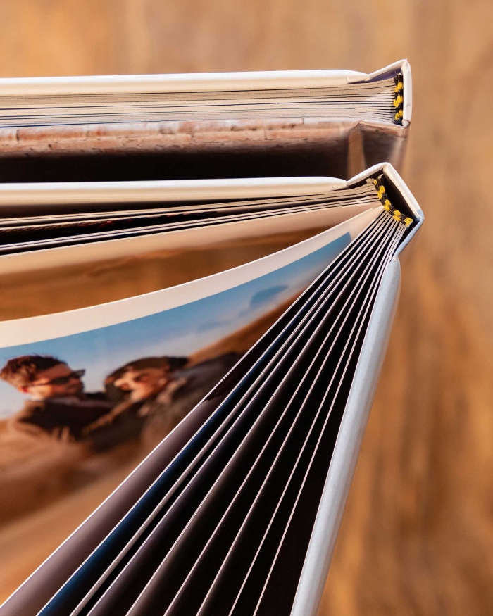 Álbumes de Fotoprix: Foto detalle de un Fotolibro Plus 21x27, pudiéndose apreciar el tipo de tapa y su encuadernación y el gramaje de sus páginas.