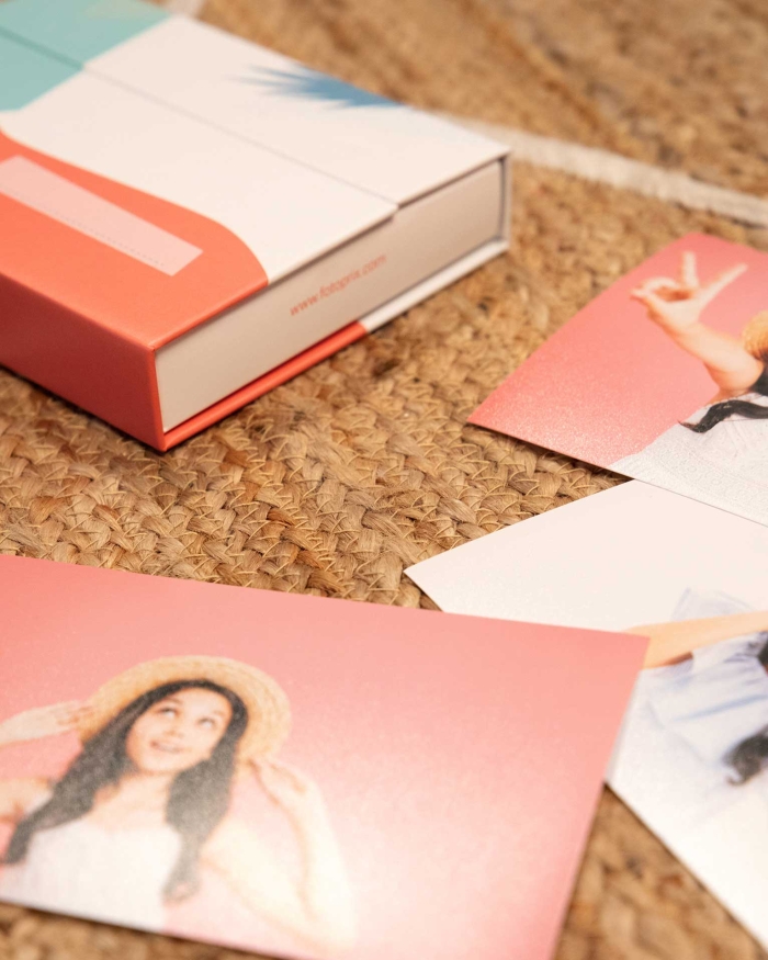 Imprimir copias Fotoprix, foto detalle de las fotos que guarda esta happy box pro. Conserva tus fotos especiales en esta cajita divertida, elige el modelo que más te guste.
