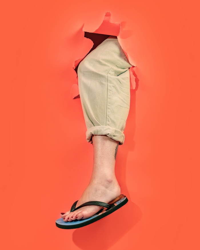 Regalos de Fotoprix, foto en uso de chancletas personalizadas con foto. Lleva siempre contigo y a cualquier lugar tu foto más especial.