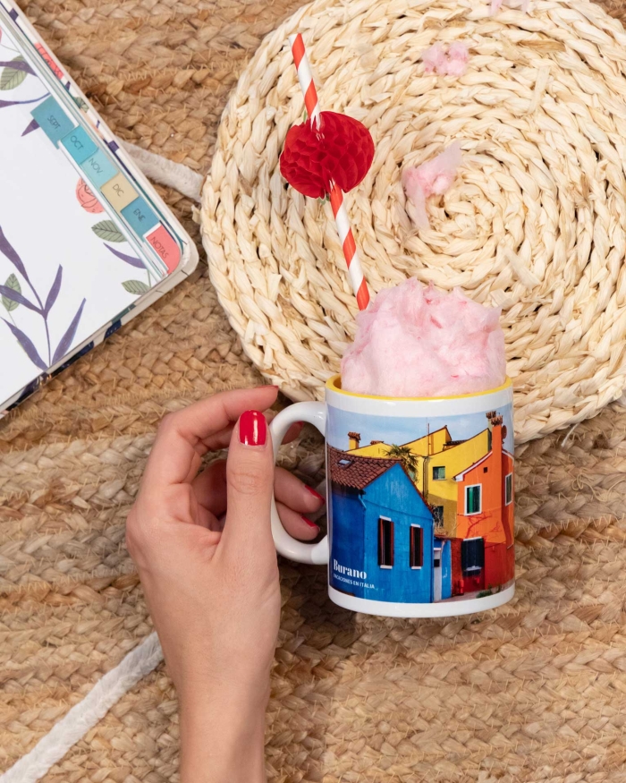 Regalos de Fotoprix, taza personalizada para tu hogar. Alegra cada uno de tus desayunos con tu foto favorita. Puedes colocar una o varias fotos.